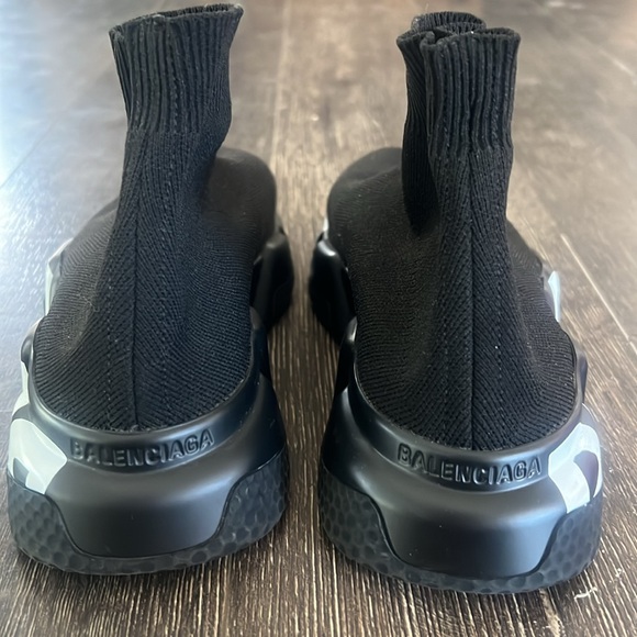 (SOLD)Balenciaga Speed Traniers Graffiti Size women’s 35 (EUR) 5 (USA) - Picture 2 of 4